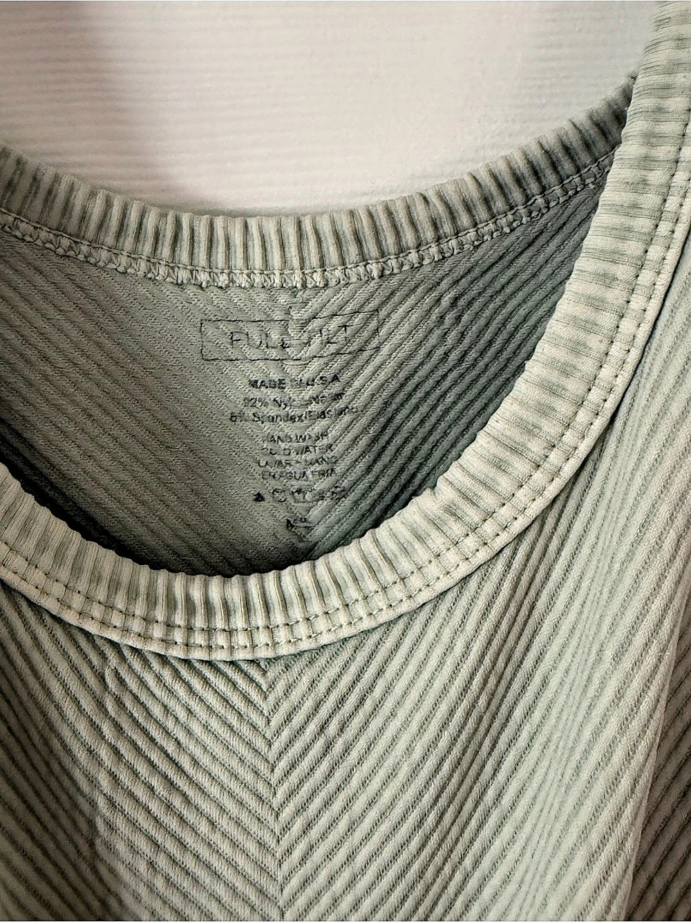 Basic Ribbed Cropped Athletic Top - Picture 4 of 6